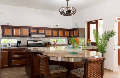 Playa Chiquita Villa | Oceanfront Retreat at Casa Los Sueños: Pet-Friendly Paradise