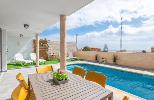 El Medano House | Relax at CASA LOS TEJALES with Private Pool & Ocean View