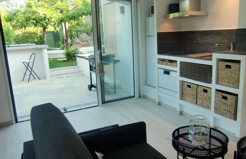 Sainte-Maxime Apartment | Charming Casa Louise Suites: Oceanfront Family Retreat