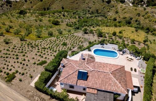 Canillas de Aceituno House | Beautiful Casa Lucía: 4-Star Oceanfront with Pool