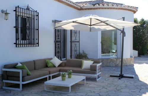 Canillas de Aceituno House | Beautiful Casa Lucía: 4-Star Oceanfront with Pool