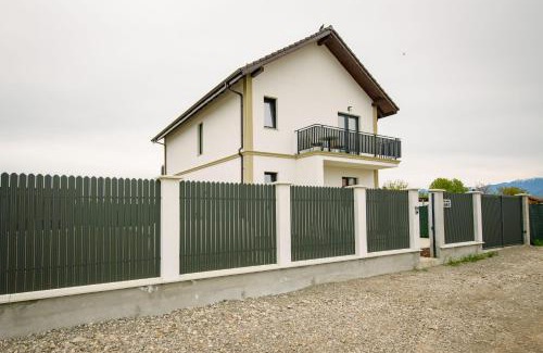 Brasov Villa | Discover Casa Lucan Brașov: Pet-Friendly Oceanfront Escape
