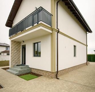 Brasov Villa | Discover Casa Lucan Brașov: Pet-Friendly Oceanfront Escape