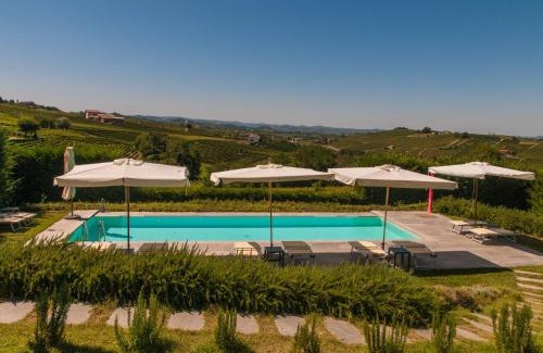 Fontanile House | Casa LuceSole: 4-Star Haven with Pool and Pet-Friendly Stay