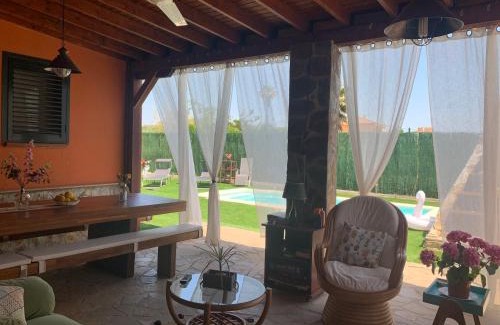 Deltebre House | Casa Luci: Exceptional Oceanfront Stay with Pool & Pets Welcome