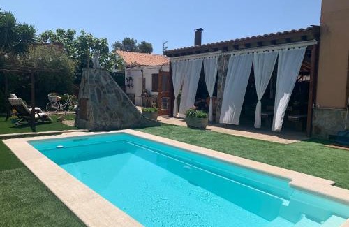 Deltebre House | Casa Luci: Exceptional Oceanfront Stay with Pool & Pets Welcome