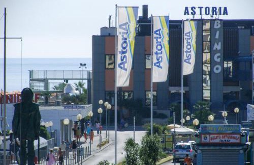 Chioggia Apartment | Casa Lucia Centro Apartment: Beachfront Bliss Awaits