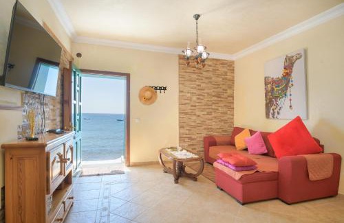 Playa Quemada Apartment | Relax at Casa Lucia: Oceanfront Retreat with Hot Tub
