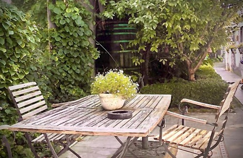 Sint-Amandsberg Bed & Breakfast | Top-Rated Casa Lucinda with Hot Tub & Kitchen Access