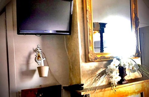 Sint-Amandsberg Bed & Breakfast | Top-Rated Casa Lucinda with Hot Tub & Kitchen Access