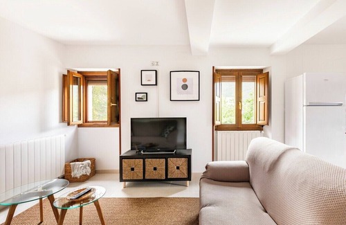 Castiello de Jaca Apartment | Casa Luis: Private Garden Apartment in the Spectacular Pyrénées