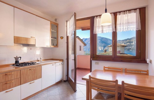Magugnago Apartment | Casa Luna-Apartment with lake view and swimming pool, Casa Luna - Appartamento con vista lago e pisc