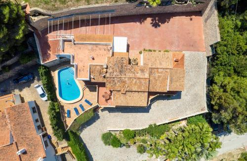 Mar Azul Villa | Relax at Casa Luna: Oceanfront Retreat with Pool Access