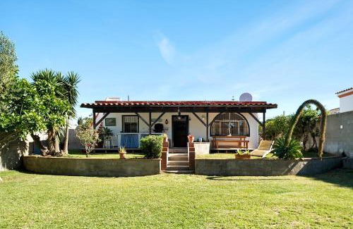 Los Canos de Meca House | Casa Luna: Family-Friendly Retreat with Pet Amenities