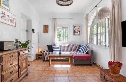 Los Canos de Meca House | Casa Luna: Family-Friendly Retreat with Pet Amenities