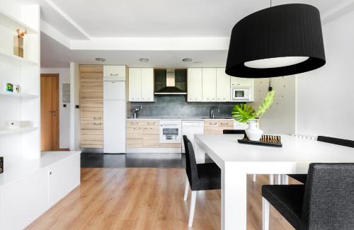 Panticosa Apartment | Discover Casa LUNA: Oceanfront Oasis with Top Amenities