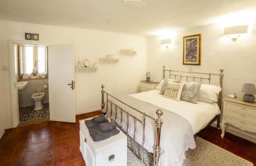 Mologno Villa | Inviting Casa Luna: Private Cottage with Exclusive Garden