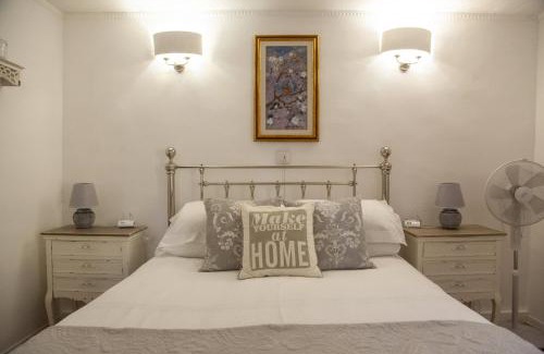 Mologno Villa | Inviting Casa Luna: Private Cottage with Exclusive Garden
