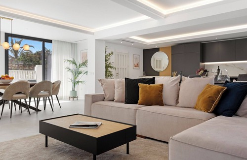 Urbanizacion Marbessa Villa | Casa Luna Spa: Modern Villa with Oceanfront Pool & Spa