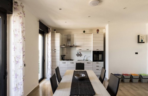 Municipio 3 Apartment | Casa Lungomare IX Maggio: Family-Friendly Coastal Retreat