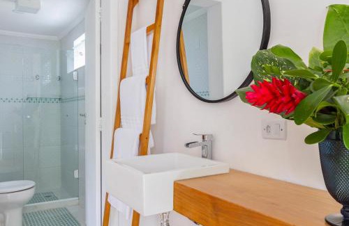 Paraty House | Discover Casa Luz: Oceanfront Retreat with Spa & Pool