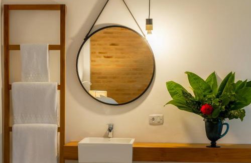 Paraty House | Discover Casa Luz: Oceanfront Retreat with Spa & Pool