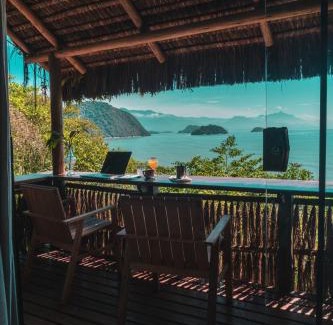Paraty House | Discover Casa Luz: Oceanfront Retreat with Spa & Pool
