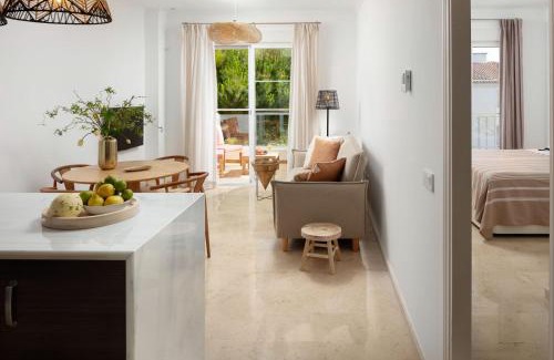 Puerto de la Duquesa Apartment | Beautiful Casa Luz: Oceanfront Andalucian Getaway for 4
