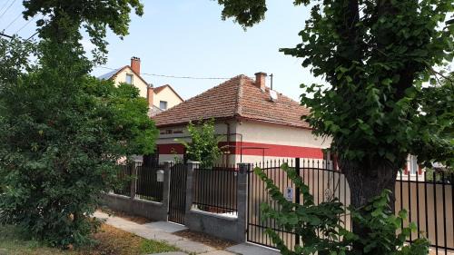 Gyomaendrod House | Experience Casa Lyna: 10/10 Review, Pet Friendly & More!