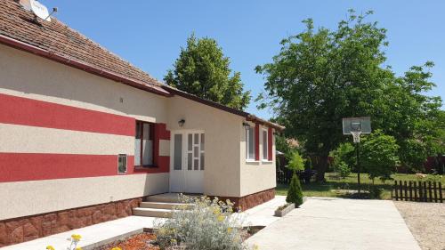 Gyomaendrod House | Experience Casa Lyna: 10/10 Review, Pet Friendly & More!
