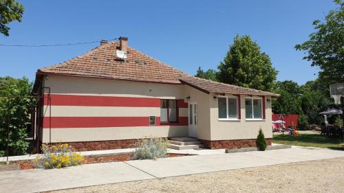 Gyomaendrod House | Experience Casa Lyna: 10/10 Review, Pet Friendly & More!