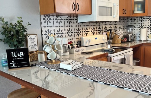 Pole Ojea Condo | Pet-Friendly Casa Mía with Ocean Views & Spa Amenities