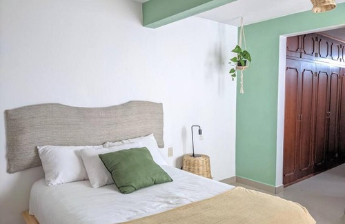 De Mexicanos House | Budget-Friendly Casa Mua: Child-Friendly with Kitchen Access