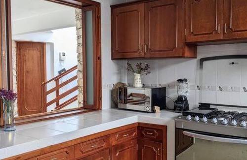 De Mexicanos House | Budget-Friendly Casa Mua: Child-Friendly with Kitchen Access