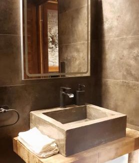 Sant Joan de Les Abadesses Apartment | Casa Matilda: Rustic Elegance with Pet-Friendly Comfort