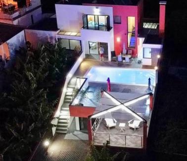 Paul do Mar House | Relax at Casa MaBu – Oceanfront Bliss with Pool Access
