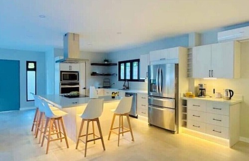 Los Pargos House | Casa Mackay: Steps from the Beach with Private Pool