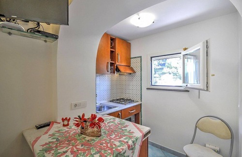 Amalfi House | Casa Macrina A: Cheerful Apartment Near Amalfi Cathedral