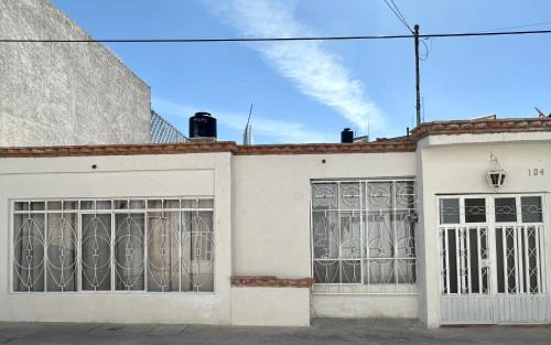 Aguascalientes House | Welcoming Casa Madre Santa: Family and Pet-Friendly Stay