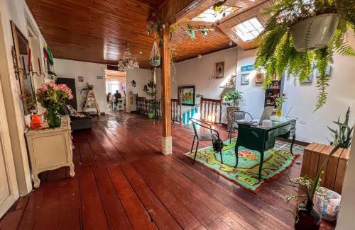 La Estrella Bed & Breakfast | Budget-Friendly Stay at Casa Madre Tierra SRC with Dining