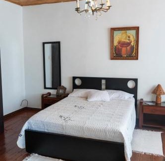 La Estrella Bed & Breakfast | Budget-Friendly Stay at Casa Madre Tierra SRC with Dining