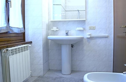 Torre Boldone Apartment | Discover Casa Mafalda: Rated 10/10, Pet-Friendly Retreat