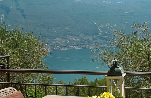 Oldesio Apartment | Casa Maffei Classic Apartment with Balcony & Lake Views
