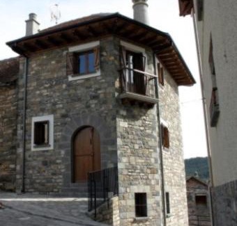 Siresa House | Discover Casa Magdalena Autural: Family-Friendly Retreat