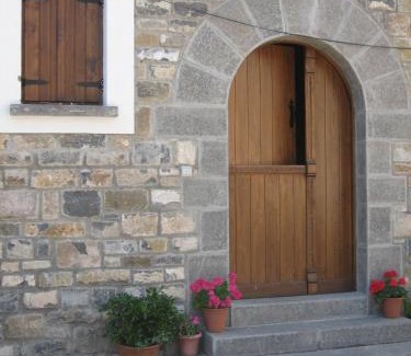 Siresa House | Discover Casa Magdalena Autural: Family-Friendly Retreat