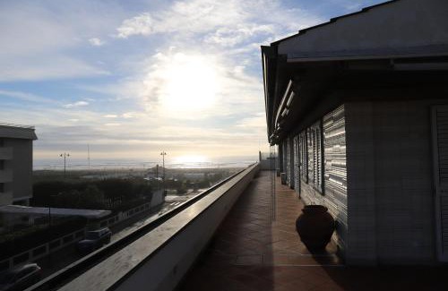 Forte dei Marmi Apartment | Casa Magniflex - Oceanfront Retreat with Pool & Breakfast