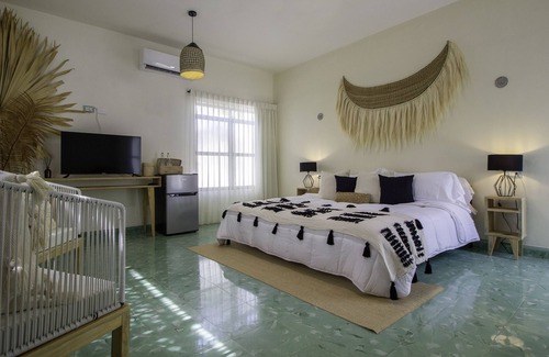 Centro Bed & Breakfast | Eco-Friendly Retreat at Casa Magu Merida with Pool & Spa