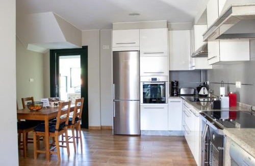 Ponteceso House | Casa Maia: Guest Rated 9.8 with Pool & Family-Friendly Vibe