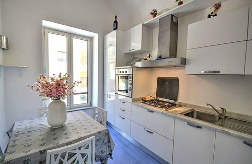 Meta Apartment | Casa Maiera: Beachside Retreat with Free Wi-Fi and Breakfast