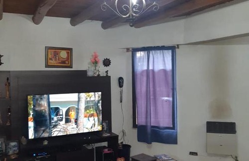 Maipu House | Casa Maipu: Family-Friendly Retreat with Hot Tub Access